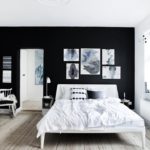 белая кровать на фоне черной стены